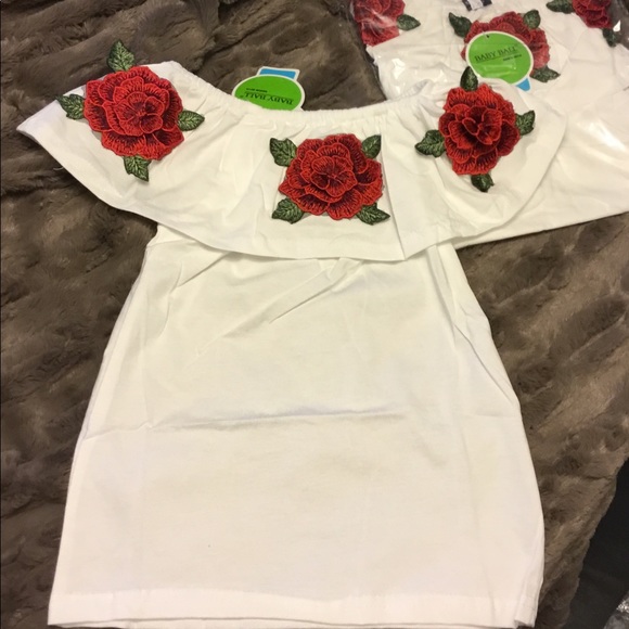 Take 50% OFF💥Last 1 🎉White W/Red Flower Top 3/4 - Picture 3 of 5
